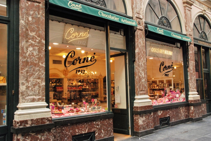 ecommerce-MOUANS SARTOUX-min_chocolate_chocolaterie_shop_luxury_chic_gallery_brussels_belgium-558146