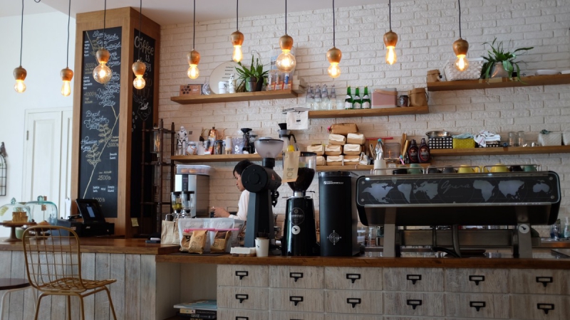 ecommerce-MOUANS SARTOUX-min_coffee_shop_light_cafe_coffee_shop-32620